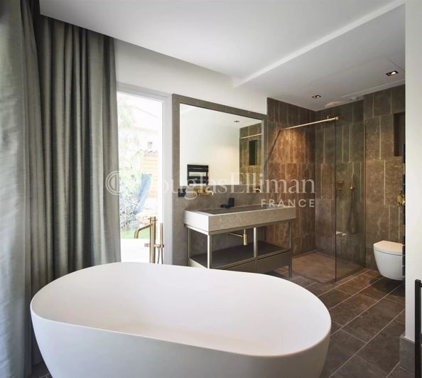 Image No.23-5 Bed House for sale