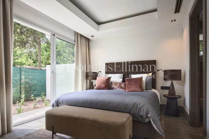 Image No.26-5 Bed House for sale