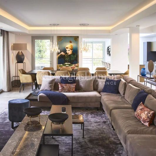 Image No.6-5 Bed House for sale