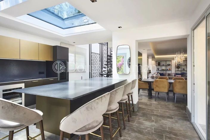 Image No.9-5 Bed House for sale