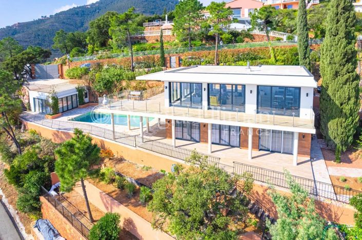 Image No.1-4 Bed House for sale