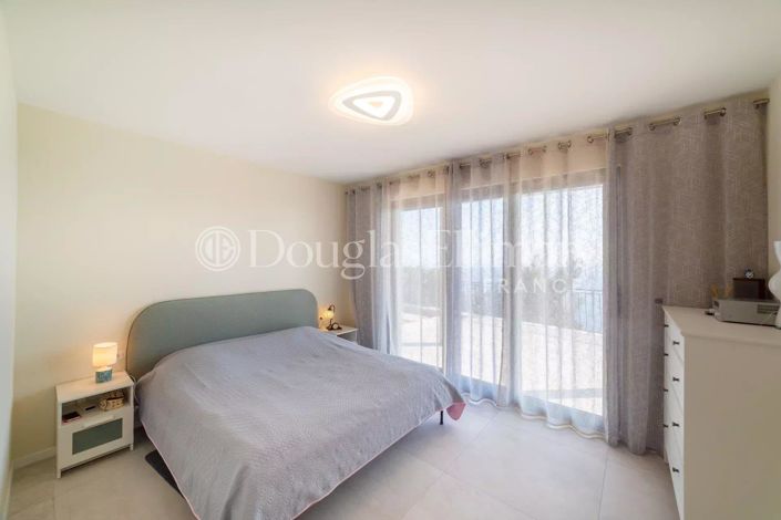 Image No.11-4 Bed House for sale