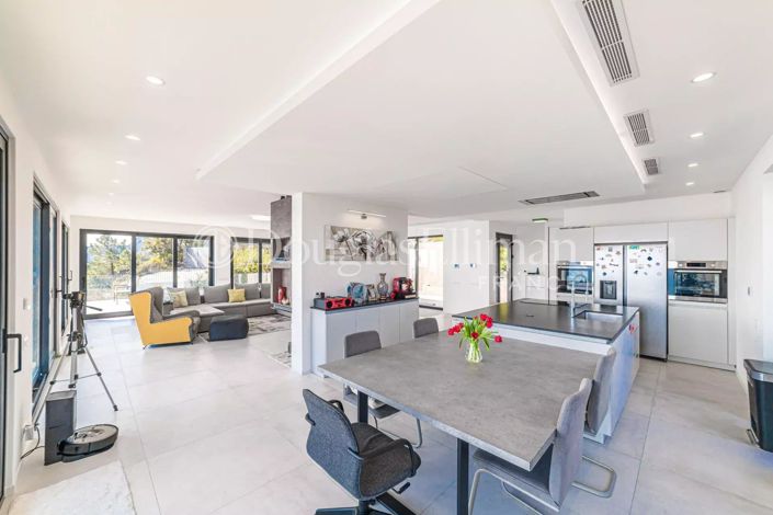 Image No.9-4 Bed House for sale