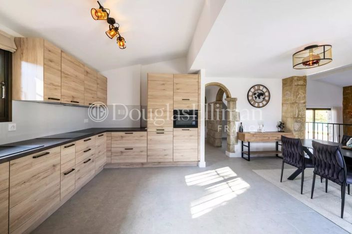 Image No.4-5 Bed House for sale