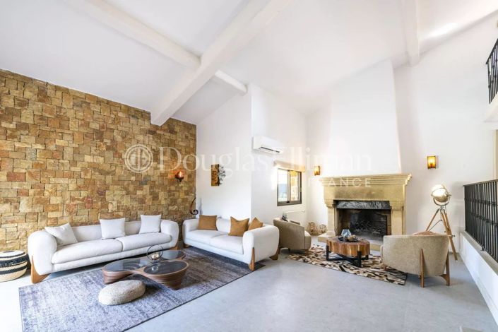 Image No.6-5 Bed House for sale