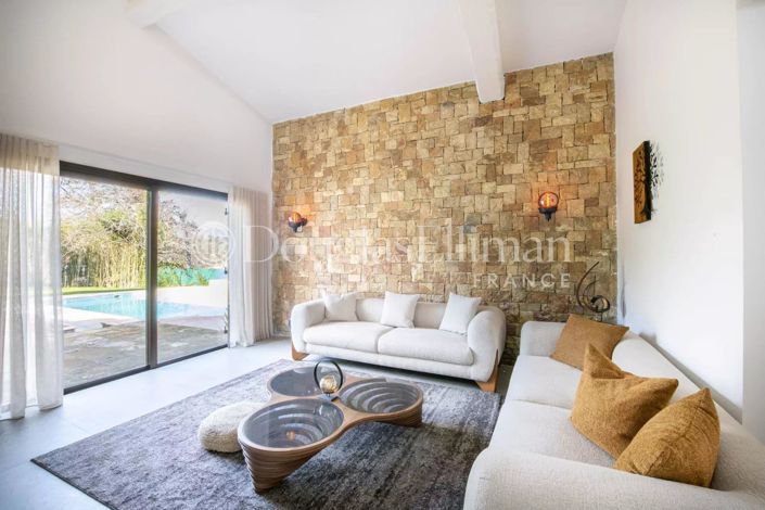 Image No.7-5 Bed House for sale