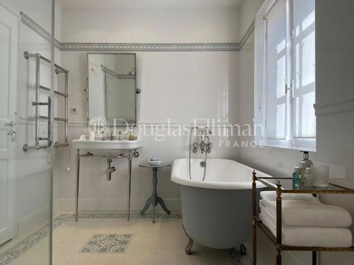 Image No.12-4 Bed House for sale