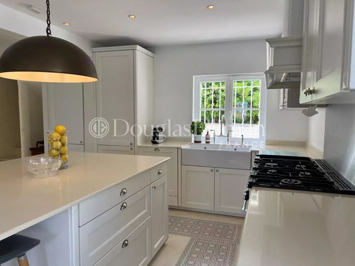 Image No.6-4 Bed House for sale