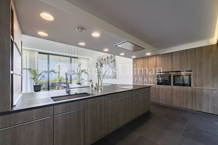 Image No.10-6 Bed House for sale