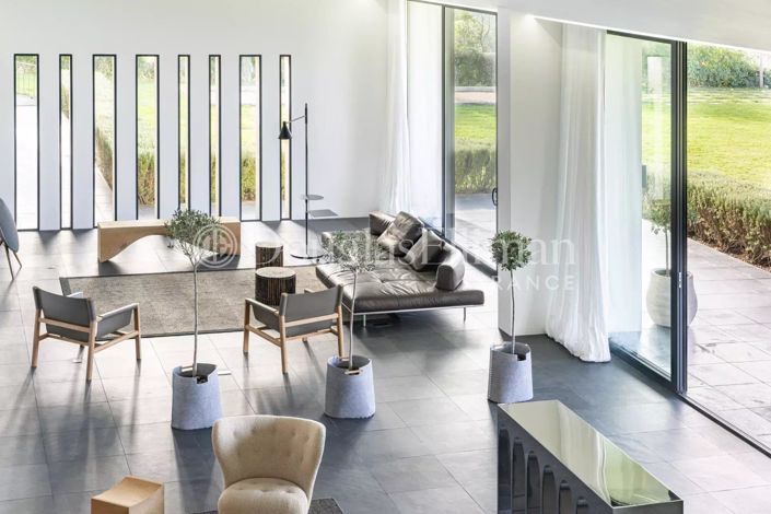 Image No.11-6 Bed House for sale