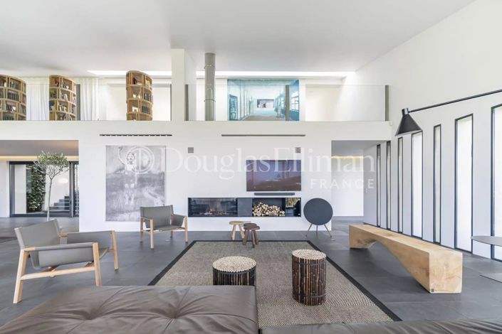 Image No.12-6 Bed House for sale