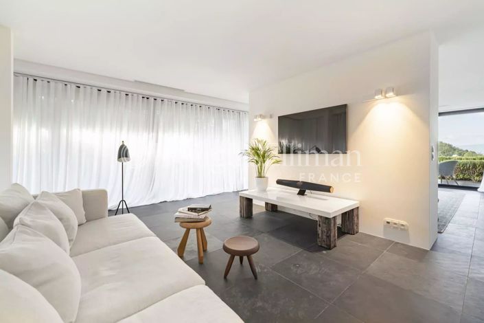 Image No.14-6 Bed House for sale