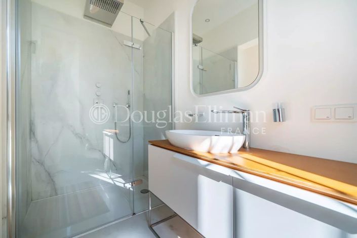 Image No.11-5 Bed House for sale