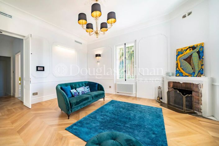 Image No.6-5 Bed House for sale