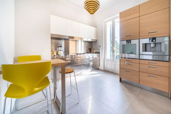 Image No.8-5 Bed House for sale