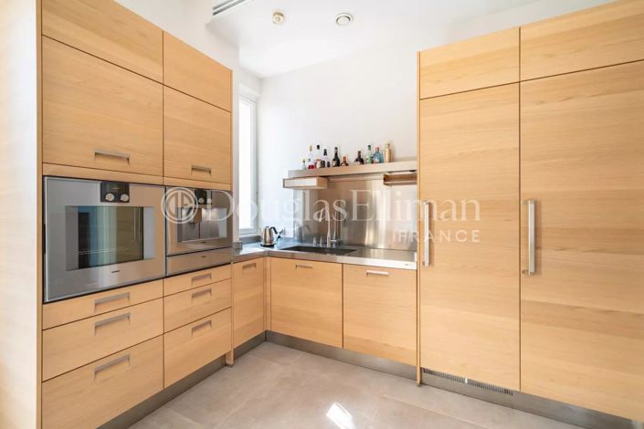 Image No.9-5 Bed House for sale