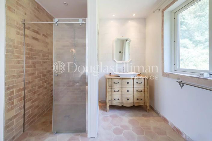 Image No.9-3 Bed House for sale