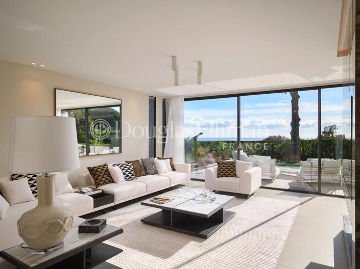 Image No.6-5 Bed House for sale