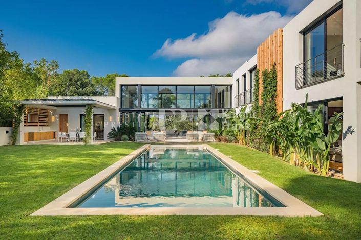 Image No.1-6 Bed House for sale