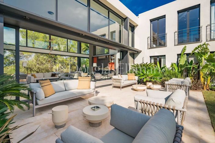 Image No.3-6 Bed House for sale