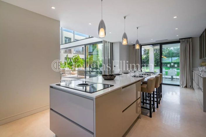 Image No.6-6 Bed House for sale