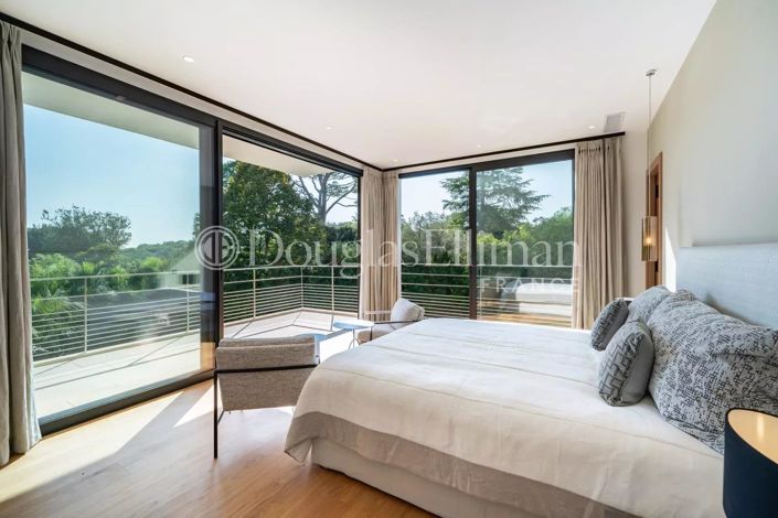 Image No.9-6 Bed House for sale