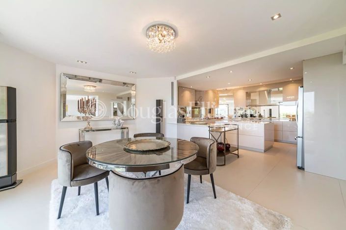 Image No.6-5 Bed House for sale