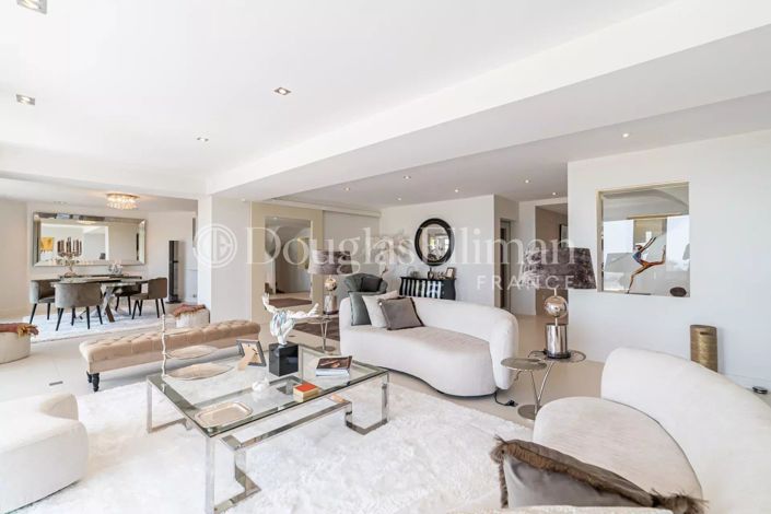 Image No.7-5 Bed House for sale