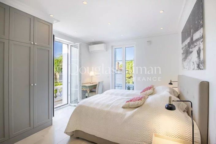 Image No.6-4 Bed House for sale