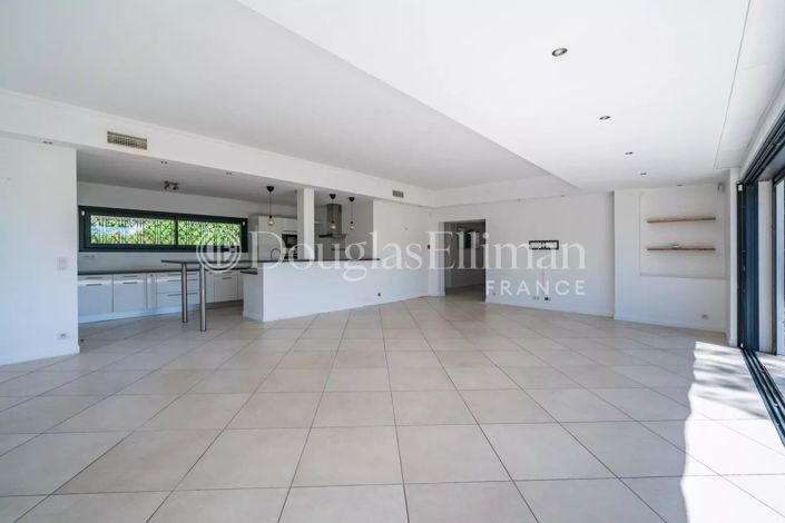 Image No.6-3 Bed House for sale