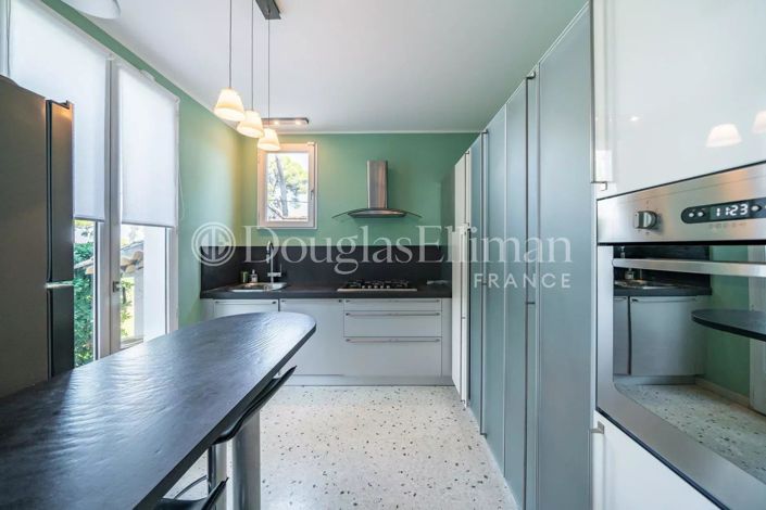 Image No.7-6 Bed House for sale