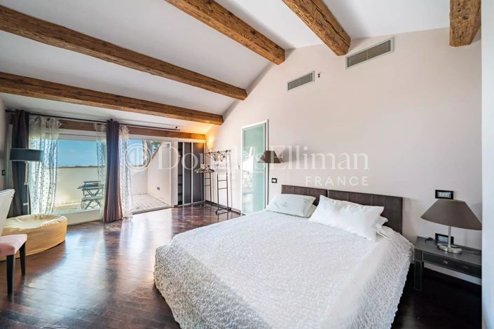 Image No.8-6 Bed House for sale