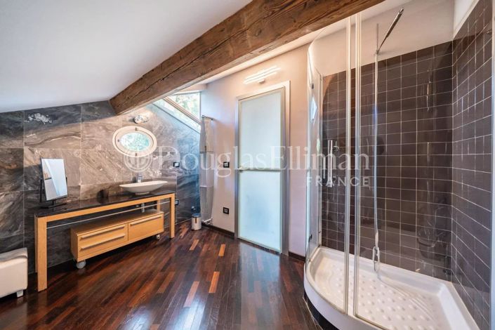 Image No.9-6 Bed House for sale