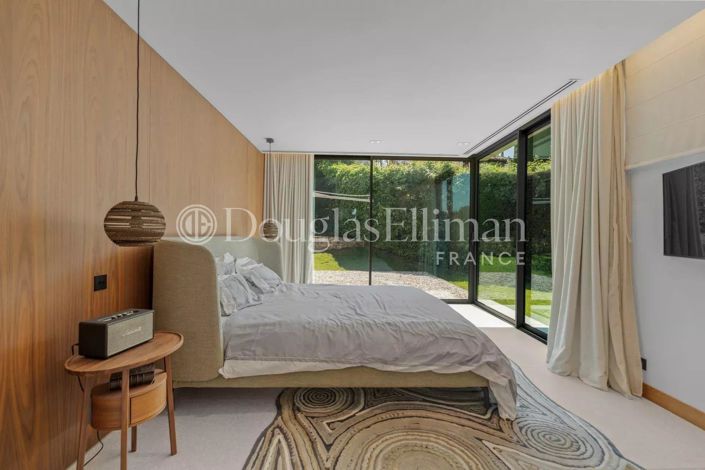 Image No.13-6 Bed House for sale