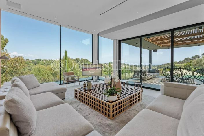 Image No.8-6 Bed House for sale