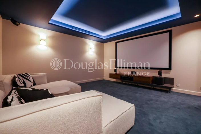 Image No.10-5 Bed House for sale