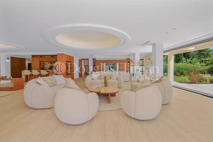 Image No.4-5 Bed House for sale