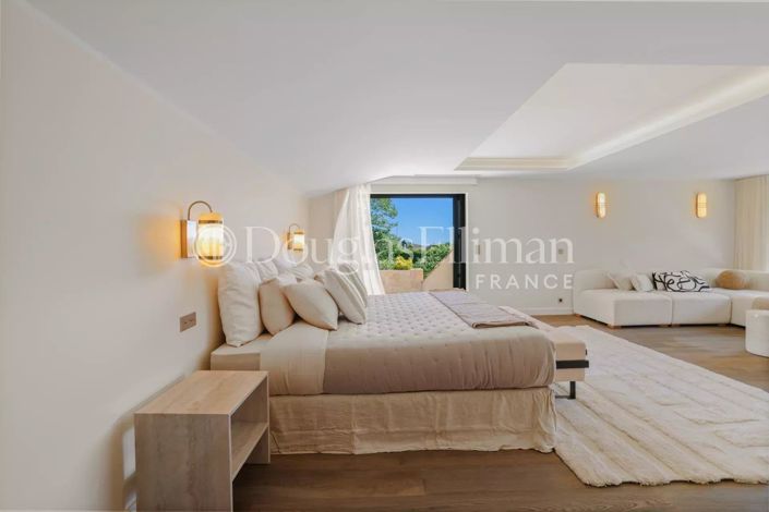 Image No.7-5 Bed House for sale