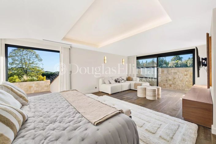 Image No.7-5 Bed House for sale