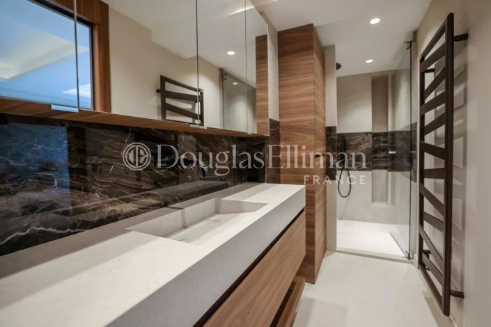 Image No.9-5 Bed House for sale