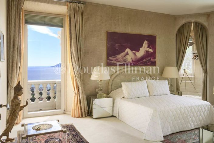 Image No.8-8 Bed House for sale