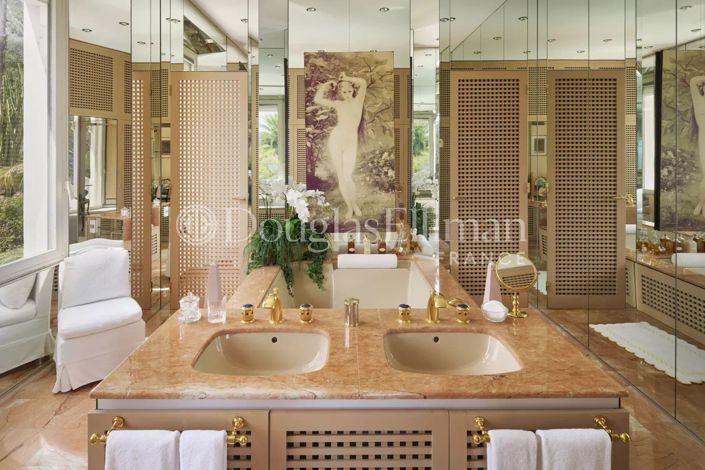 Image No.9-8 Bed House for sale