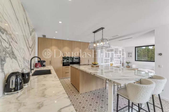 Image No.6-4 Bed House for sale