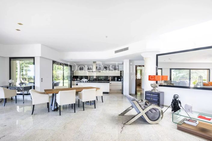 Image No.5-7 Bed House for sale