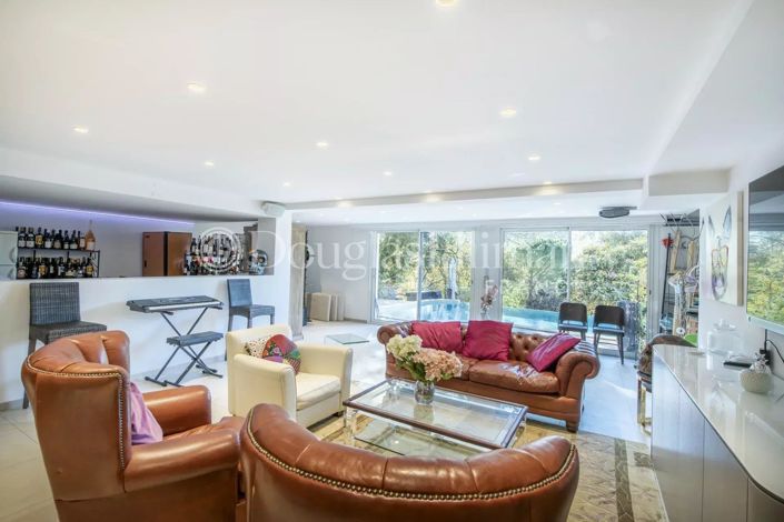 Image No.10-7 Bed House for sale