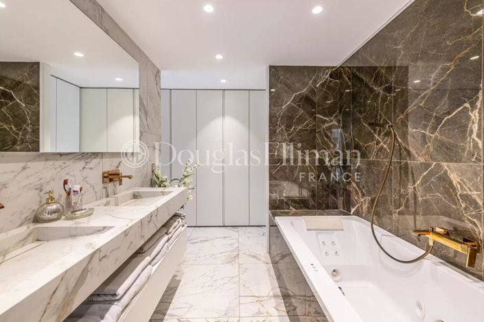 Image No.7-7 Bed House for sale