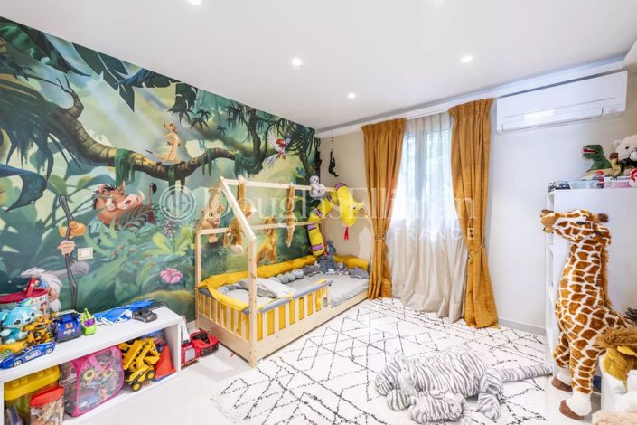 Image No.8-7 Bed House for sale