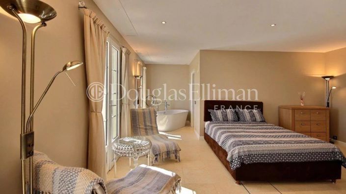 Image No.9-3 Bed House for sale