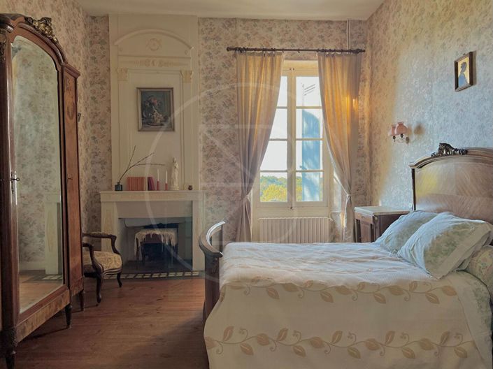 Image No.11-8 Bed Property for sale