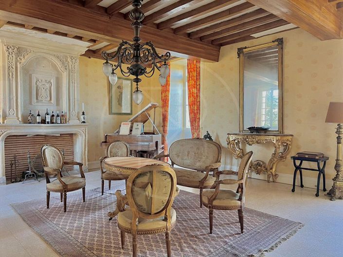 Image No.5-8 Bed Property for sale